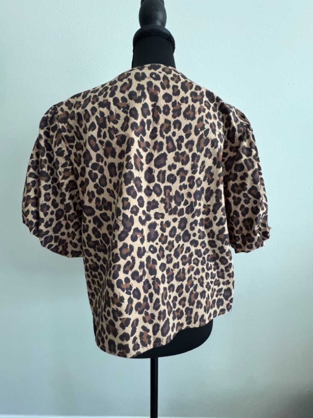 Abercrombie & Fitch Short-Sleeve Tie-Front Top in leopard print; Sz S - Picture 7 of 10